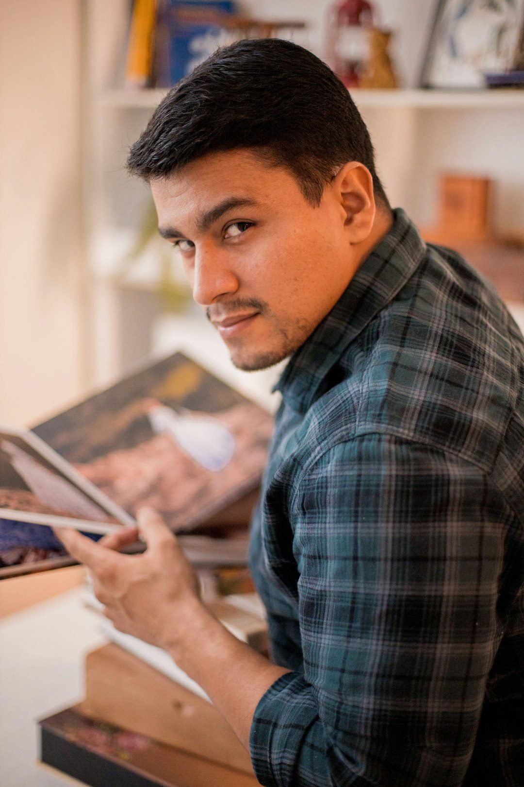 Photo by Junior REIS a man looking at a tablet
